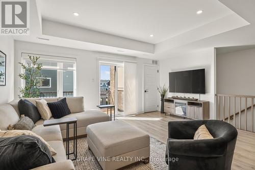 369 Olivenite Private, Ottawa, ON - Indoor Photo Showing Living Room