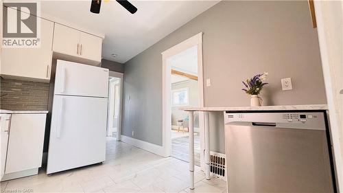 138 Glasgow Street, Kitchener, ON - Indoor Photo Showing Kitchen