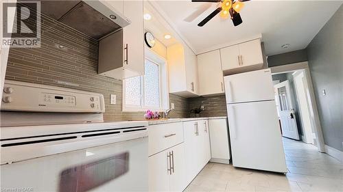 138 Glasgow Street, Kitchener, ON - Indoor Photo Showing Kitchen