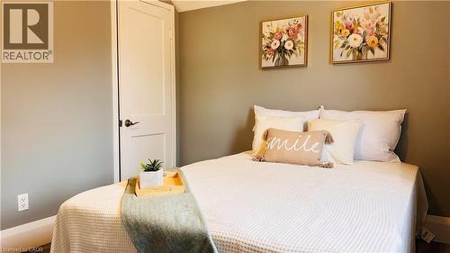 138 Glasgow Street, Kitchener, ON - Indoor Photo Showing Bedroom