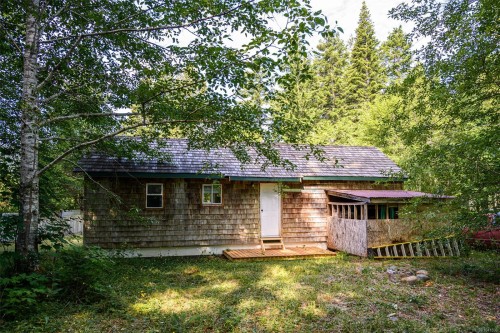 706 Delta Dr, Sayward, BC 