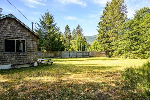 706 Delta Dr, Sayward, BC 