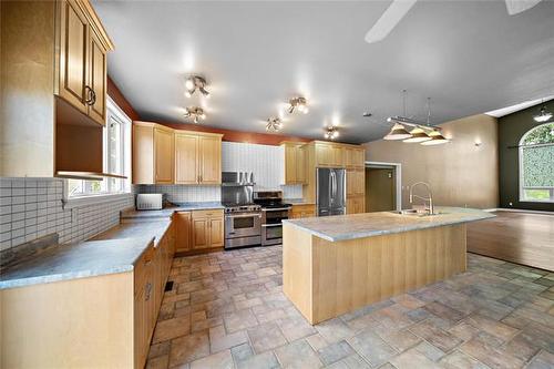 387 &-385 Earl Grey Rd, Winnipeg, MB 