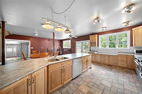 387 &-385 Earl Grey Rd, Winnipeg, MB 