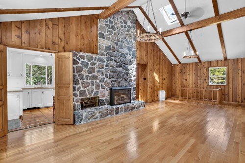 Salle à manger - 82 Ch. De La Rivière-À-Simon, Saint-Sauveur, QC - Indoor With Fireplace