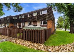 3312 106 AV NW  Edmonton, AB T5W 0C2