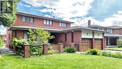 29 ERNEST AVENUE  Toronto, ON M2J 3T4