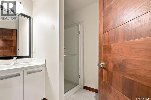 203 1555 Paton Crescent, Saskatoon, SK - Indoor Photo Showing Bathroom