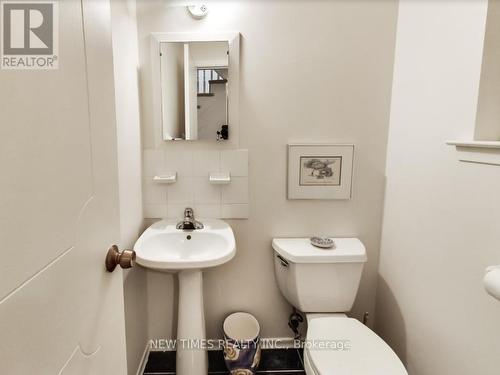 4 Ashstead Place, Toronto, ON 