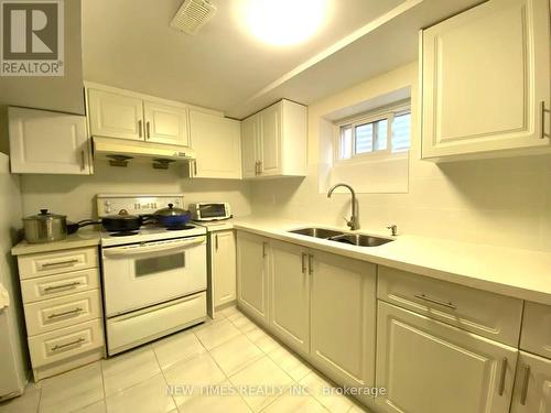 4 Ashstead Place, Toronto, ON 