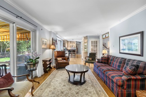 Salle familiale - 163 Av. Kipling, Beaconsfield, QC 