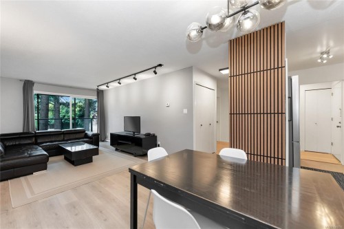 #212-2022 Foul Bay Rd  Victoria, BC V8R 5A9