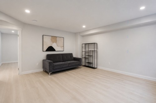 Salle familiale - 45 Rue De L'Affluent, Saint-Hippolyte, QC 
