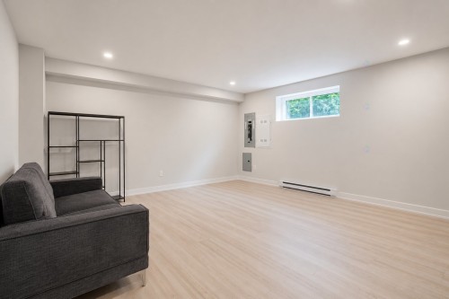 Salle familiale - 45 Rue De L'Affluent, Saint-Hippolyte, QC 