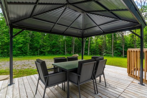 Terrasse - 45 Rue De L'Affluent, Saint-Hippolyte, QC 