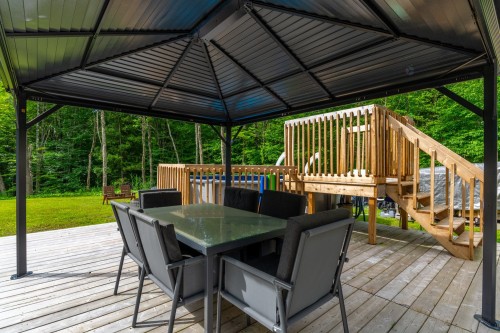 Terrasse - 45 Rue De L'Affluent, Saint-Hippolyte, QC 