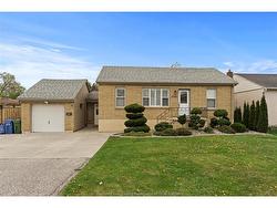 2563 MELDRUM  Windsor, ON N8W 4E9