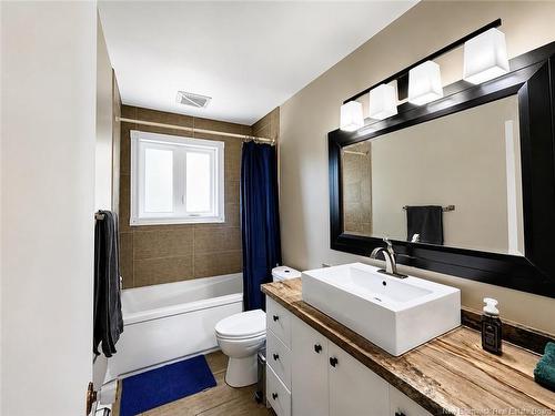 1017 Centennial St, Bathurst, NB 