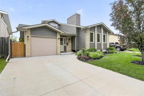 34 Rose Hill WAY  Winnipeg, MB R2R 1Z8