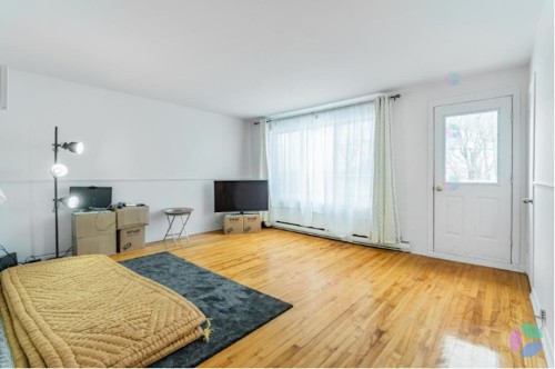Salon - 1832 Av. Étienne-Brûlé, Montréal (Ahuntsic-Cartierville), QC 