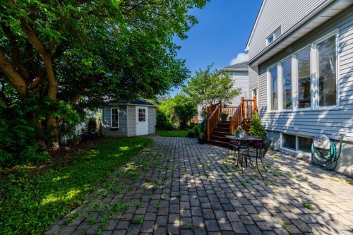 Cour - 288 Av. Jaillet, Pointe-Claire, QC 