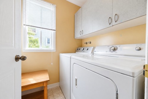 Salle de lavage - 288 Av. Jaillet, Pointe-Claire, QC 