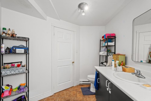 Bathroom - 22A Rue Du Joli-Bosquet, Sainte-Marguerite-Du-Lac-Masson, QC - Indoor Photo Showing Bathroom