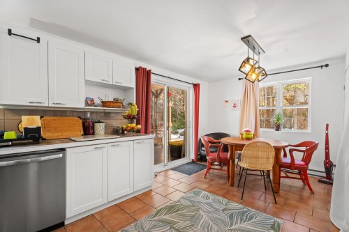 Kitchen - 22A Rue Du Joli-Bosquet, Sainte-Marguerite-Du-Lac-Masson, QC - Indoor
