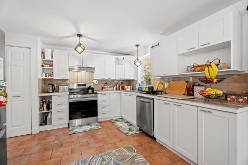 Kitchen - 22A Rue Du Joli-Bosquet, Sainte-Marguerite-Du-Lac-Masson, QC - Indoor Photo Showing Kitchen