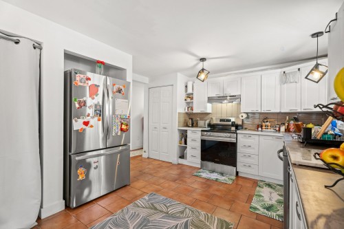 Kitchen - 22A Rue Du Joli-Bosquet, Sainte-Marguerite-Du-Lac-Masson, QC - Indoor Photo Showing Kitchen
