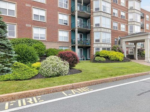 304 114 Regency Park Drive  Halifax, NS B3S 1R9