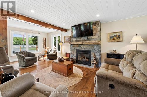 Living area - 44 Hillcrest Lane, Perry, ON 