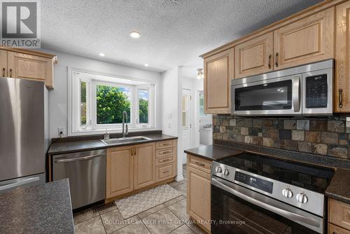 Oversized sink & window overlooking the backyard. - 12 Bradgate Drive, Ottawa, ON 