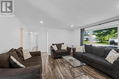 Wall to wall windows and access to kitchen/dining. - 12 Bradgate Drive, Ottawa, ON 