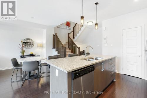 Island with Double Sink - 554 Labrador Crescent, Ottawa, ON 