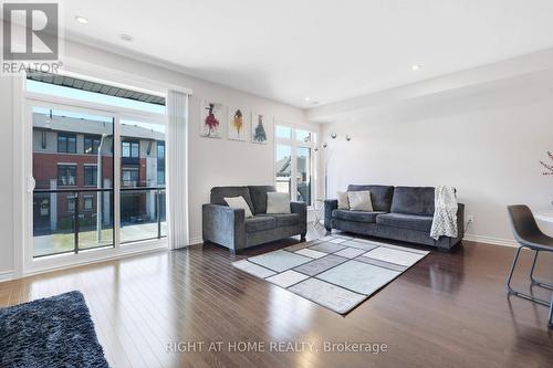 Walkout Balcony - 554 Labrador Crescent, Ottawa, ON 