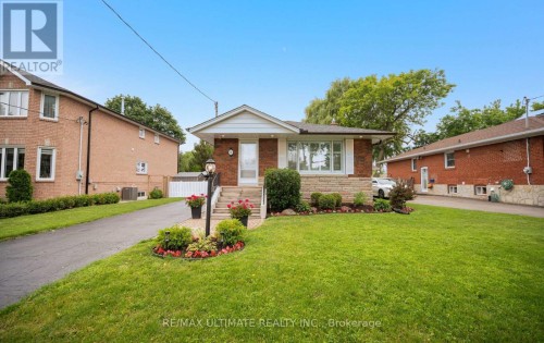 5 MENDIP CRESCENT  Toronto, ON M1P 1Y3