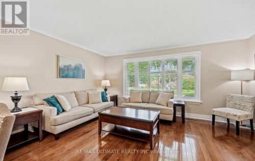 Lots of natural light - 5 Mendip Crescent, Toronto, ON 