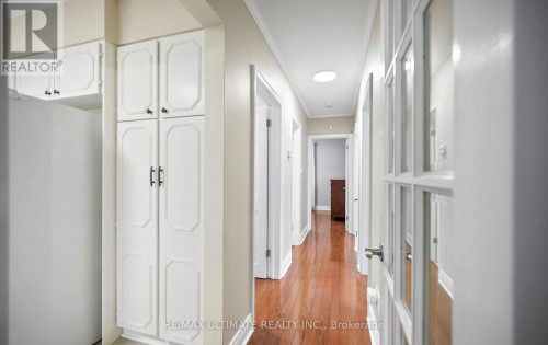 Hallway to bedrooms - 5 Mendip Crescent, Toronto, ON 