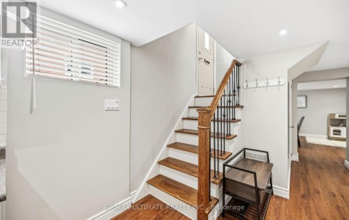 Great income potential - 5 Mendip Crescent, Toronto, ON 