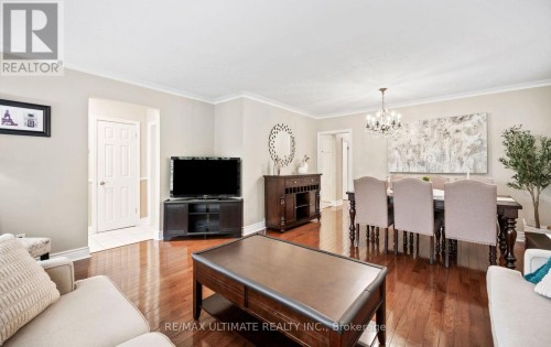 Hardwood flooring - 5 Mendip Crescent, Toronto, ON 