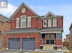 833 LANGFORD BOULEVARD  Bradford West Gwillimbury, ON L3L 0X6