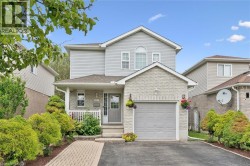 127 EVERGLADE Crescent  Kitchener, ON N2E 3Y5