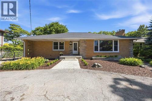 734 Cathcart BOULEVARD  Sarnia, ON N7V 2N5