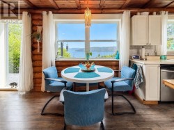 Dining nook - 