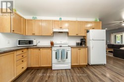 KITCHEN - 