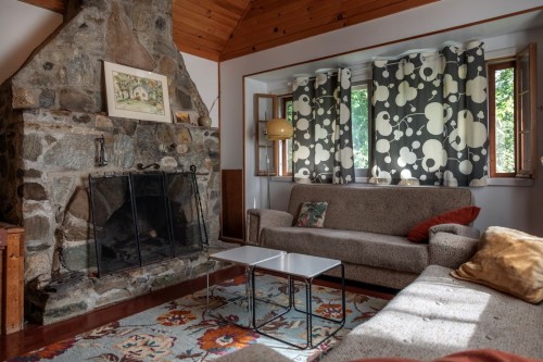Salon - 710 Ch. Rosenberry, Sutton, QC 