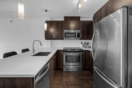 Kitchen - 304-5865 Av. De Monkland, Montréal (Côte-Des-Neiges/Notre-Dame-De-Grâce), QC - Indoor Photo Showing Kitchen With Upgraded Kitchen