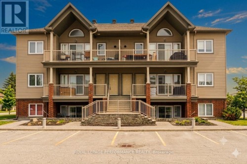 B - 135 HARTHILL WAY  Ottawa, ON K2J 5V1