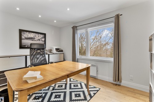 Bureau - 230 Rue René, Magog, QC 